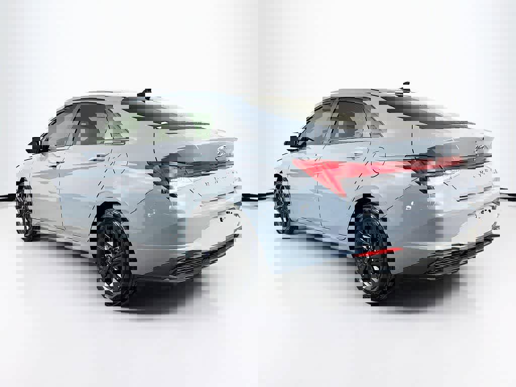 Used 2021 Hyundai Elantra Blue w/ Cargo Package image 4