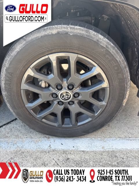 Used 2024 Toyota Sequoia Platinum AWD/4WD image 3