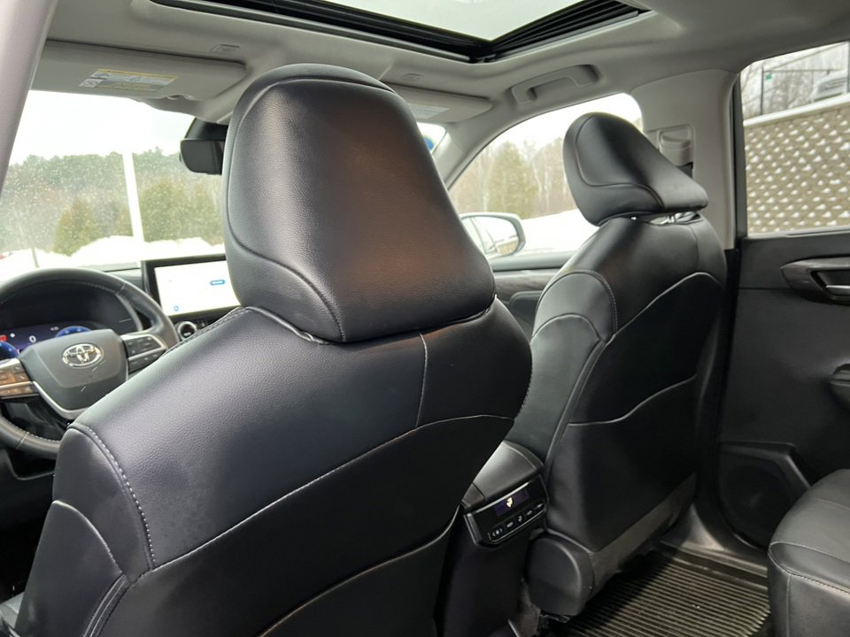 Used 2023 Toyota Highlander Limited image 38