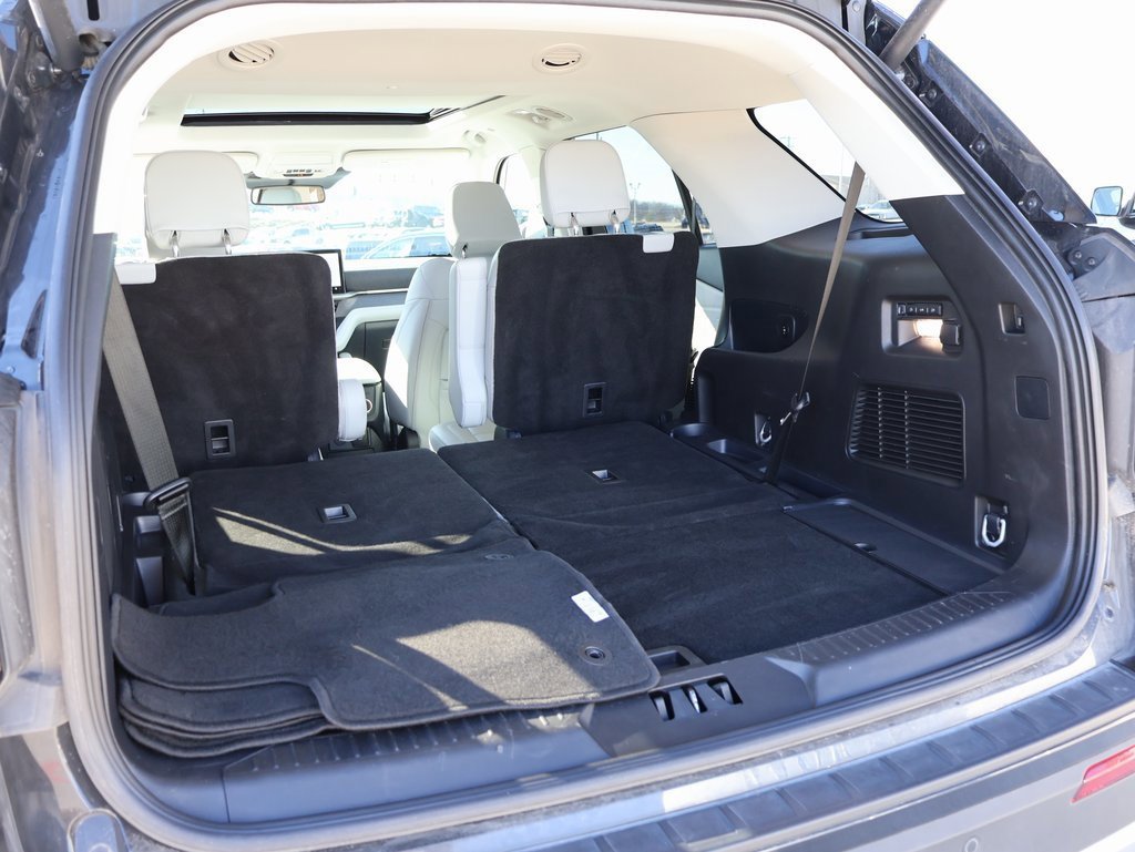 Certified 2025 Ford Explorer Platinum w/ LUX Leather Package image 16