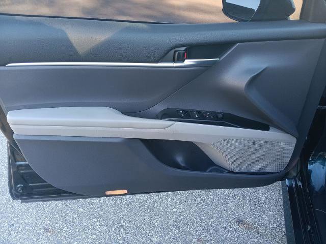 Used 2018 Toyota Camry L image 11