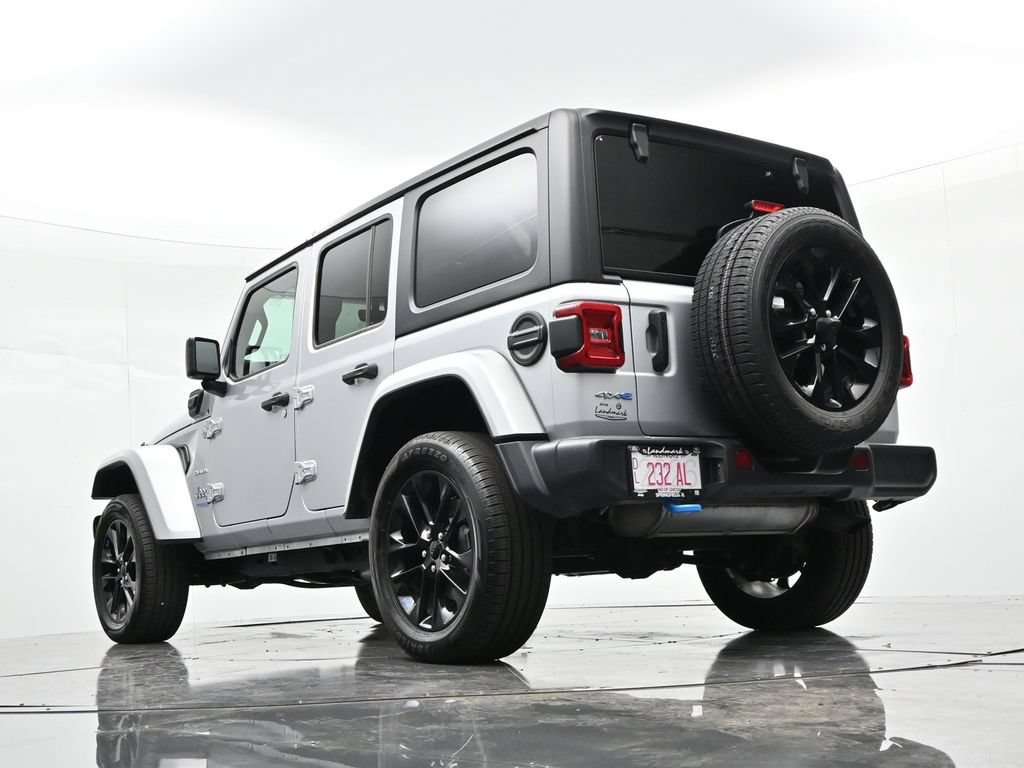 Used 2022 Jeep Wrangler Unlimited Sahara w/ Cold Weather Group AWD/4WD image 26
