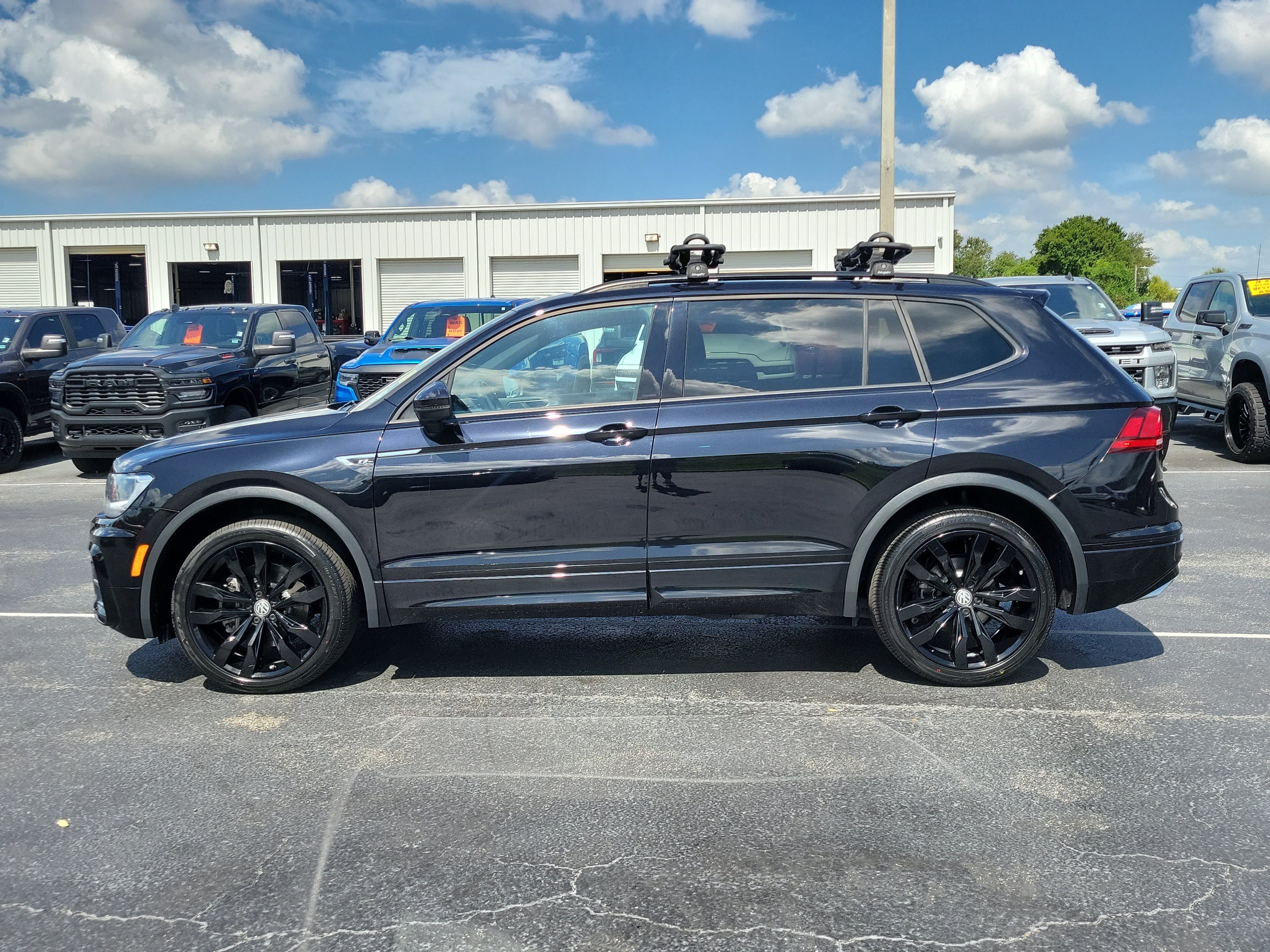 Used 2021 Volkswagen Tiguan SE R-Line AWD/4WD image 6
