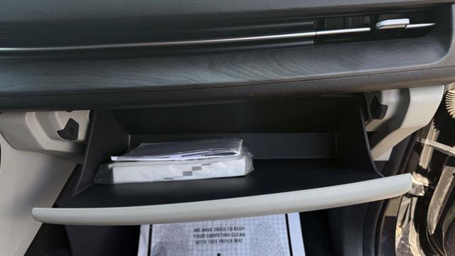 Used 2023 Kia Carnival EX FWD image 24