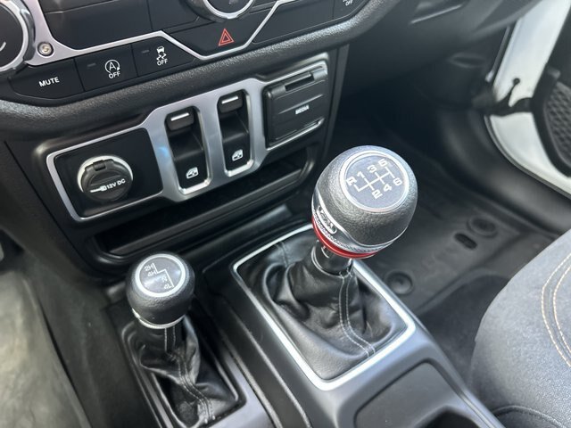 Used 2025 Jeep Wrangler Sport AWD/4WD image 32
