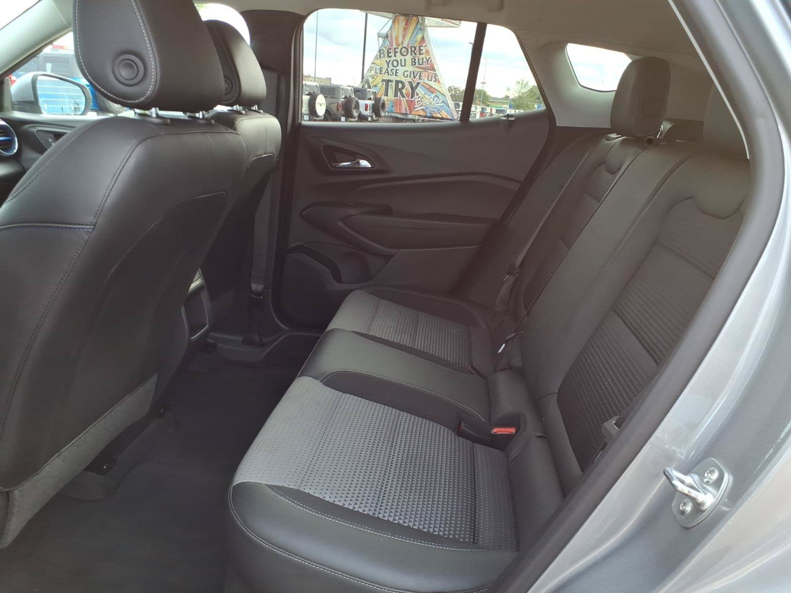 Used 2025 Chevrolet Trax LT FWD image 12