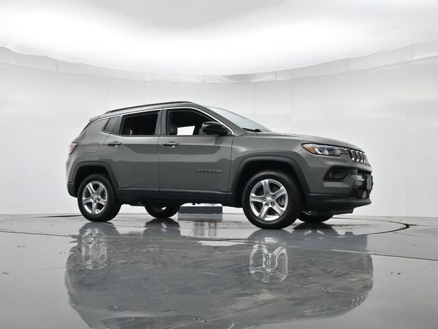 Used 2024 Jeep Compass Latitude AWD/4WD image 33