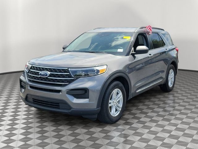 Certified 2023 Ford Explorer XLT RWD image 3