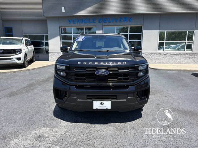 Certified 2025 Ford Expedition Active AWD/4WD image 3