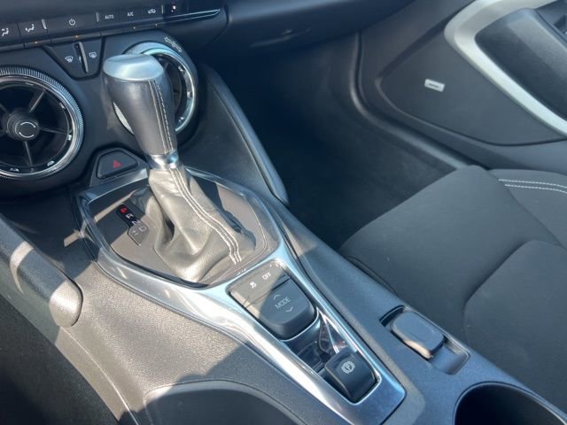 Used 2020 Chevrolet Camaro LT w/ Technology Package image 16