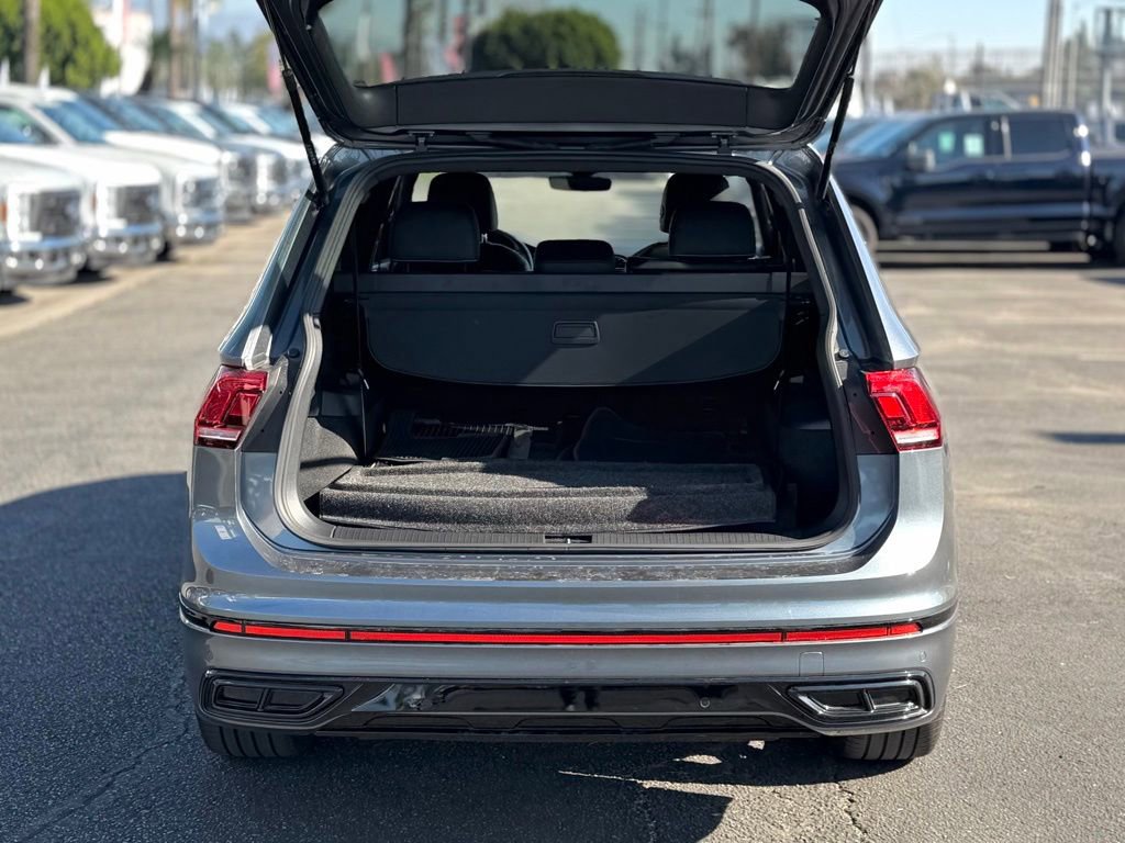 Used 2023 Volkswagen Tiguan SE R-Line image 10