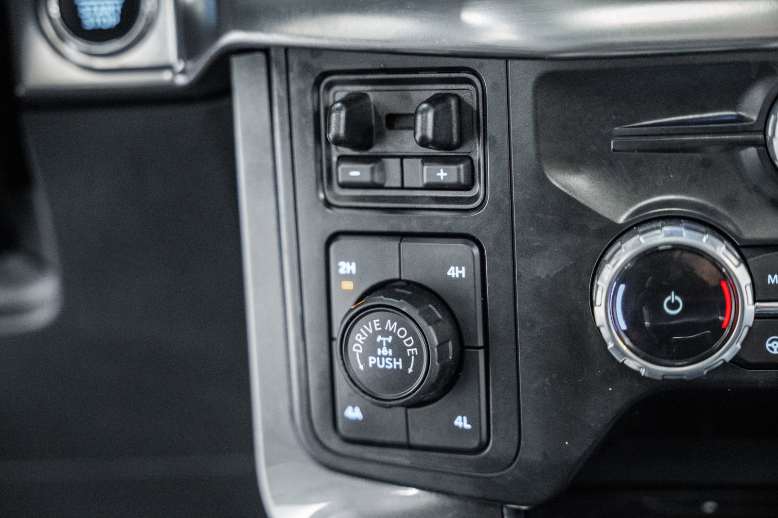 Certified 2023 Ford F150 Lariat w/ Equipment Group 502A High image 32