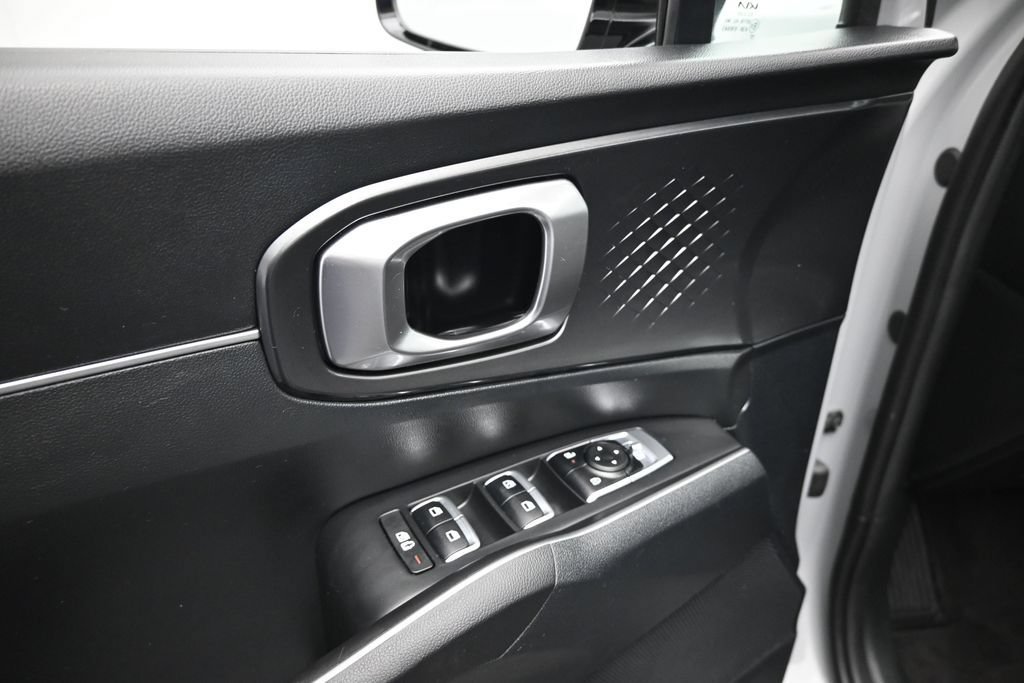 Used 2025 Kia Sorento S w/ Panoramic Sunroof Package FWD image 11