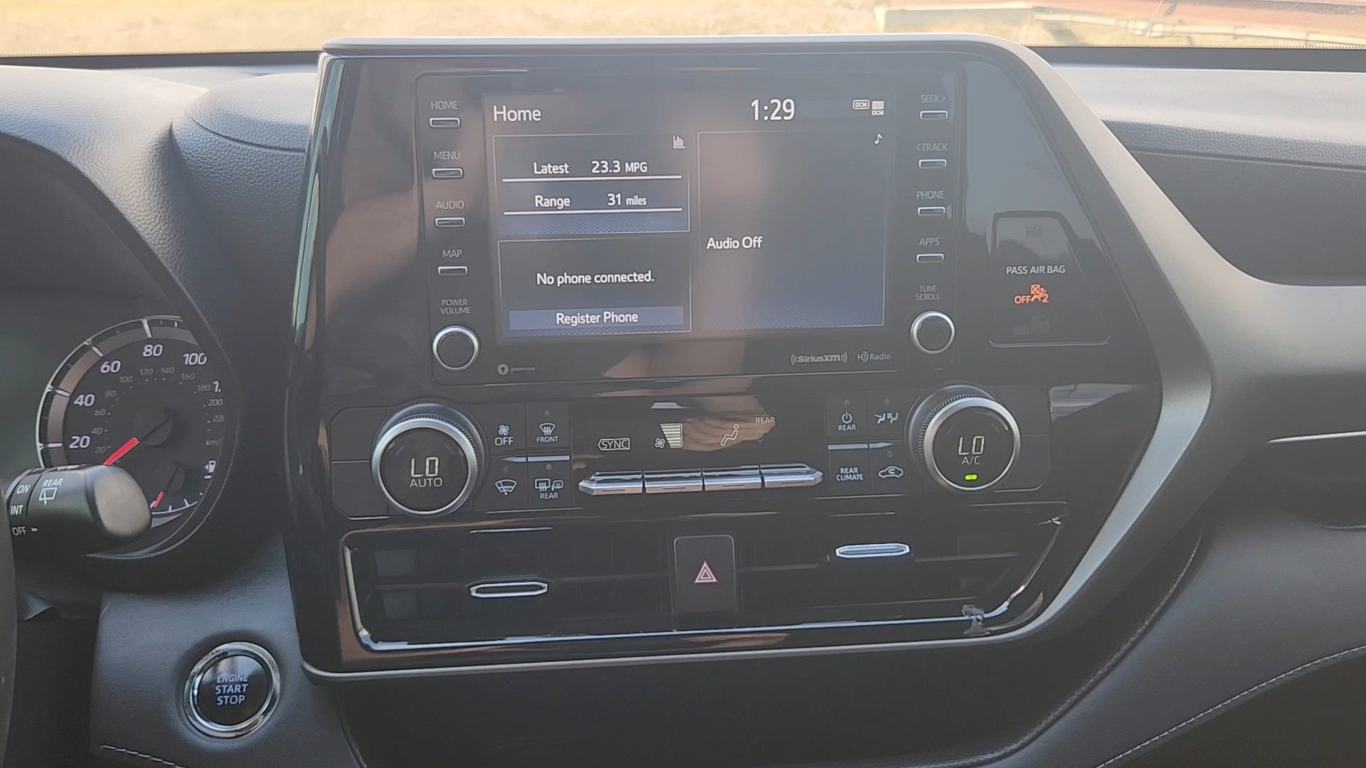 Used 2022 Toyota Highlander LE AWD/4WD image 13