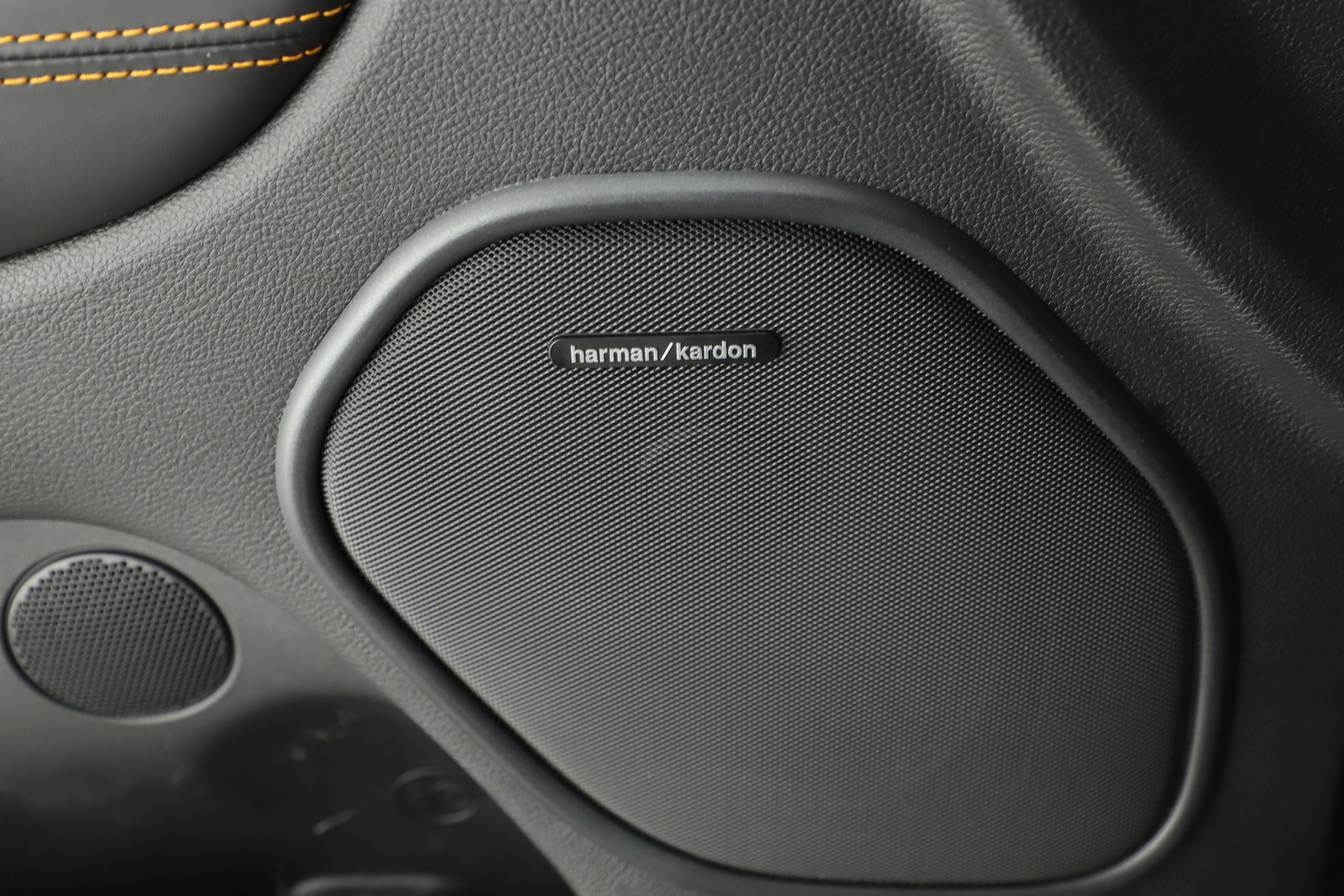 Used 2023 Dodge Durango R/T w/ Hemi Orange Plus Package image 10