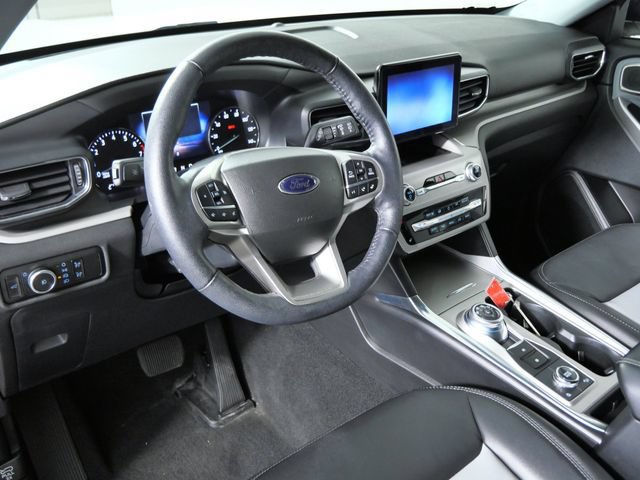 Certified 2023 Ford Explorer XLT w/ Equipment Group 202A AWD/4WD image 3