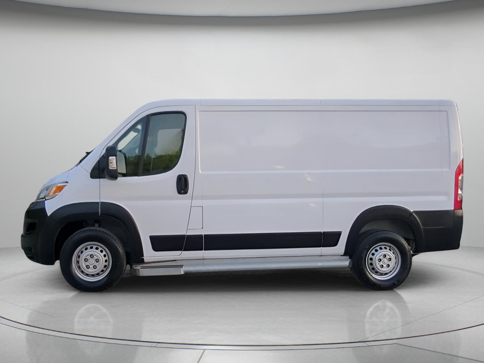 Used 2025 RAM ProMaster 2500 w/ U-Haul Equipment Group FWD image 16