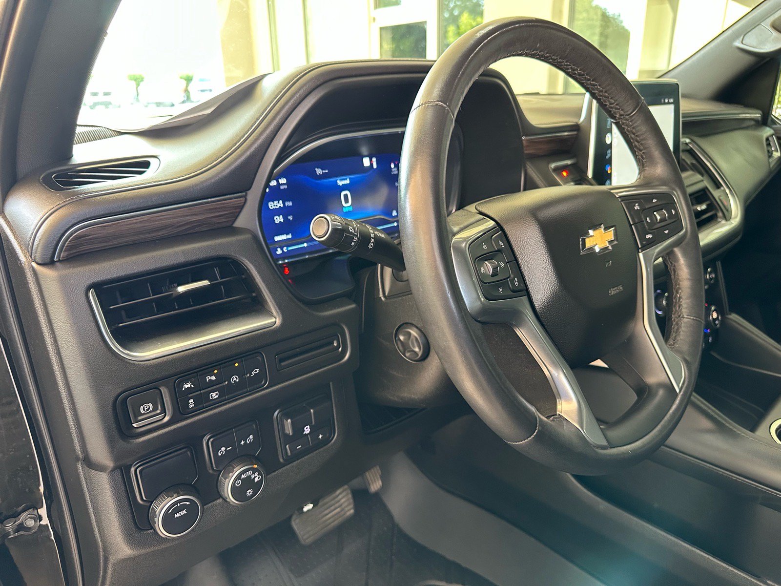 Used 2022 Chevrolet Tahoe LT w/ Luxury Package RWD image 18