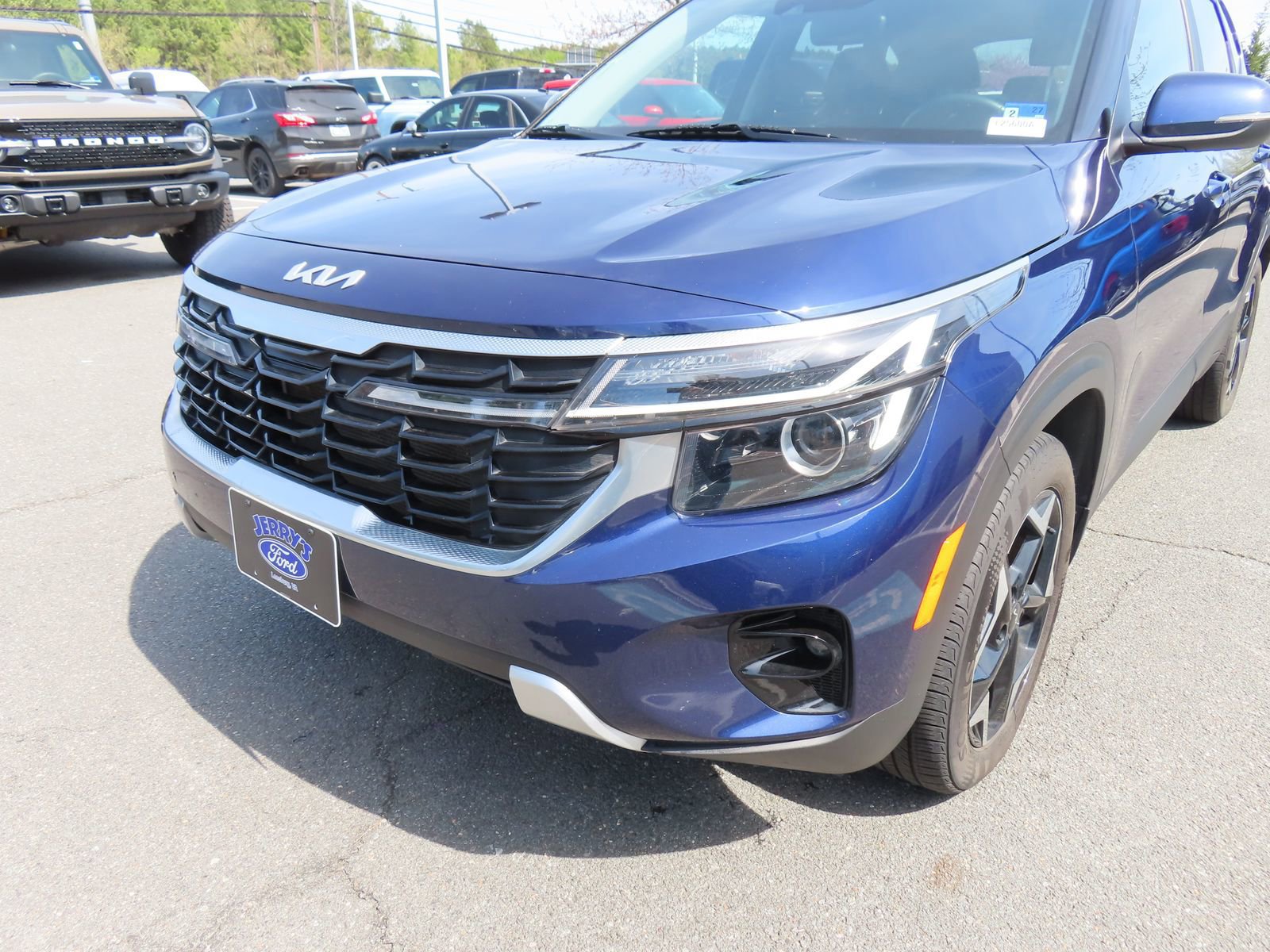 Used 2024 Kia Seltos EX image 2