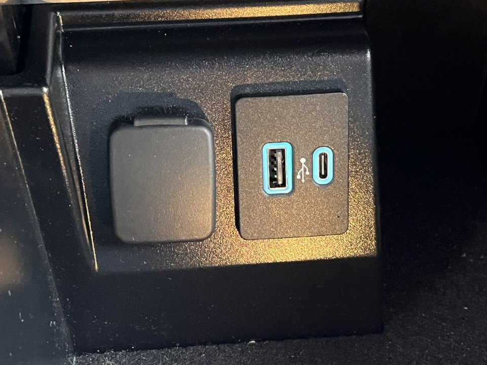 Certified 2023 Ford Explorer XLT w/ Equipment Group 202A image 31