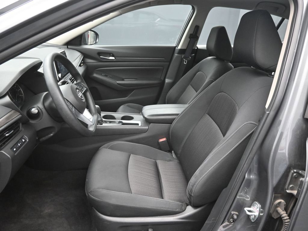 Used 2025 Nissan Altima 2.5 SV FWD image 18