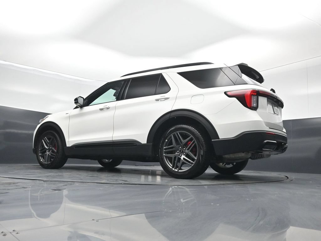 Certified 2025 Ford Explorer ST-Line w/ ST-Line Street Pack AWD/4WD image 47