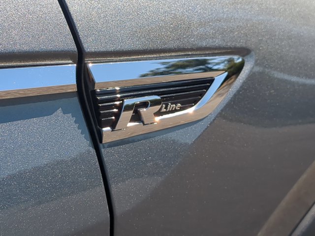 Used 2020 Volkswagen Tiguan SEL Premium R-Line w/ 3rd Row Seat Package AWD/4WD image 40