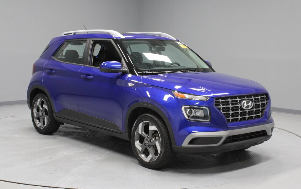 Used 2024 Hyundai Venue SEL FWD image 1