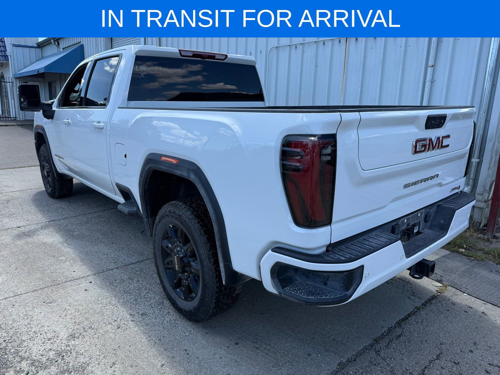 Used 2025 GMC Sierra 2500 AT4 AWD/4WD image 3