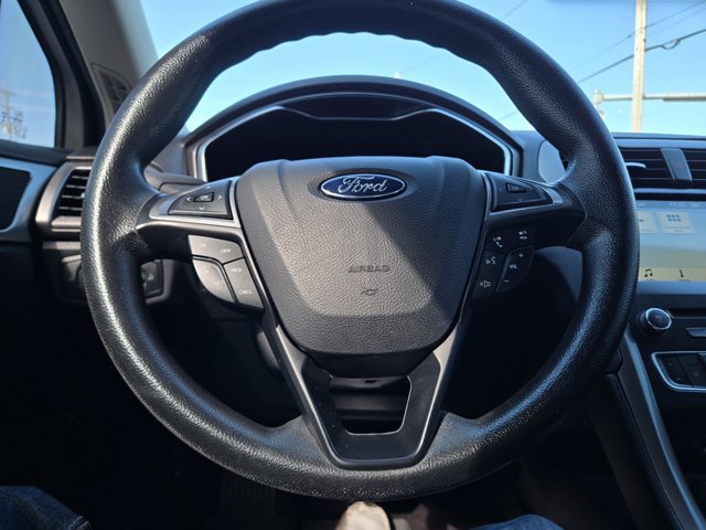 Certified 2017 Ford Fusion SE w/ Fusion SE Technology Package FWD image 18