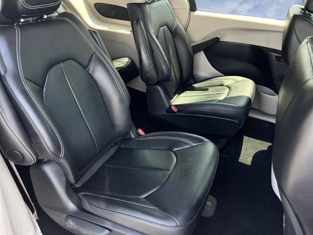 Used 2024 Chrysler Pacifica Limited FWD image 16