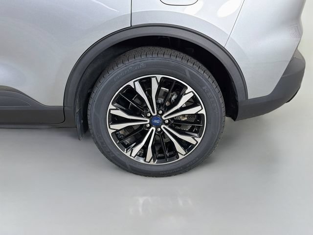Certified 2022 Ford Escape SEL w/ SEL Stealth AWD Package image 37
