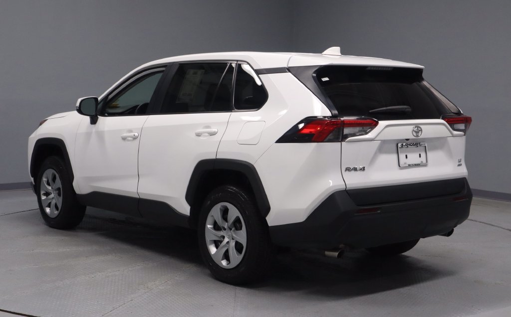Used 2022 Toyota RAV4 LE AWD/4WD image 6