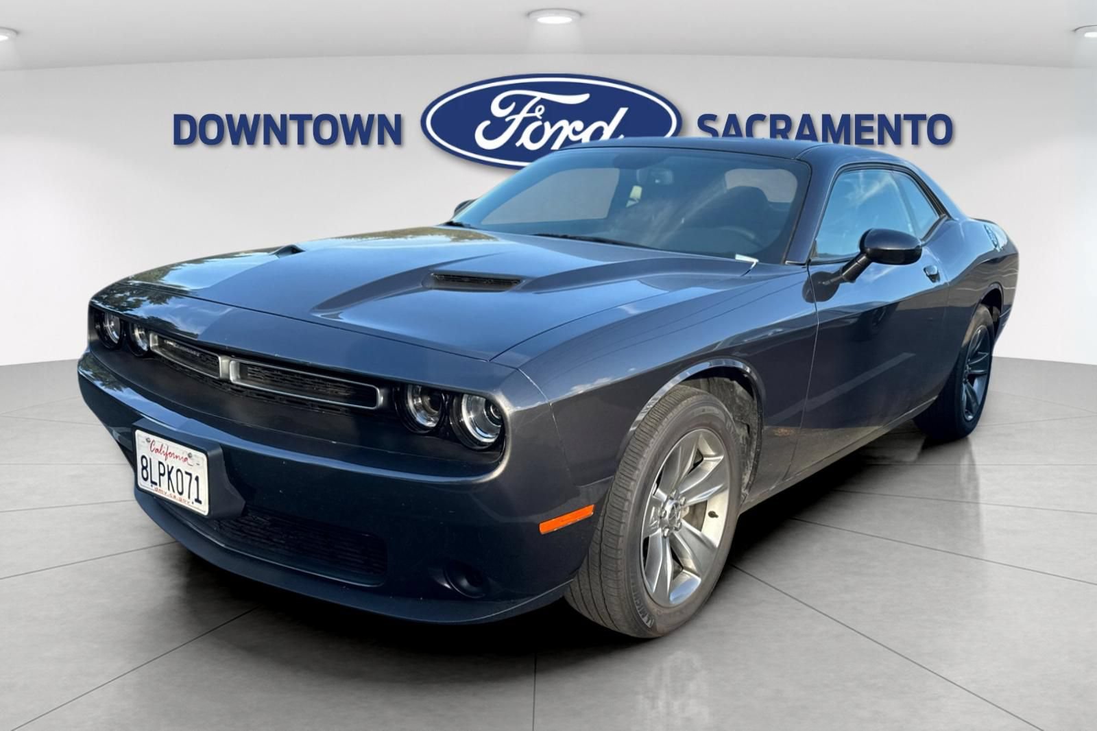 Used 2019 Dodge Challenger SXT RWD image 2