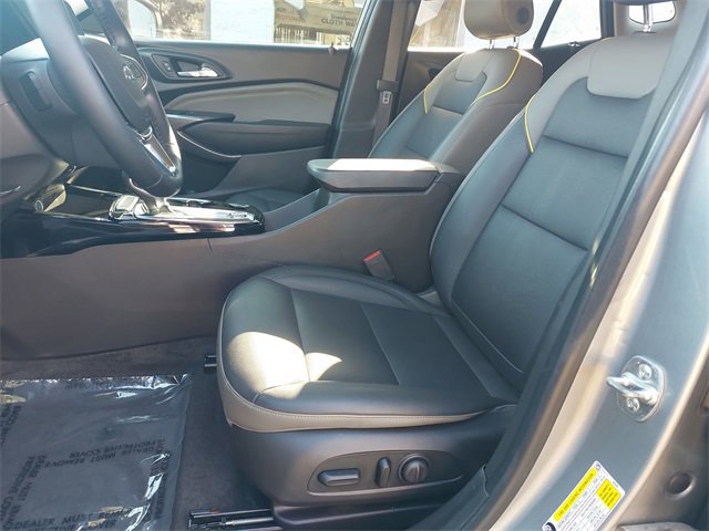 Used 2025 Chevrolet Trax ACTIV w/ Sunroof Package image 16