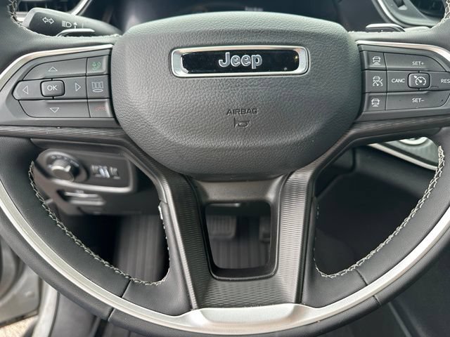 Used 2025 Jeep Grand Cherokee L Altitude AWD/4WD image 25