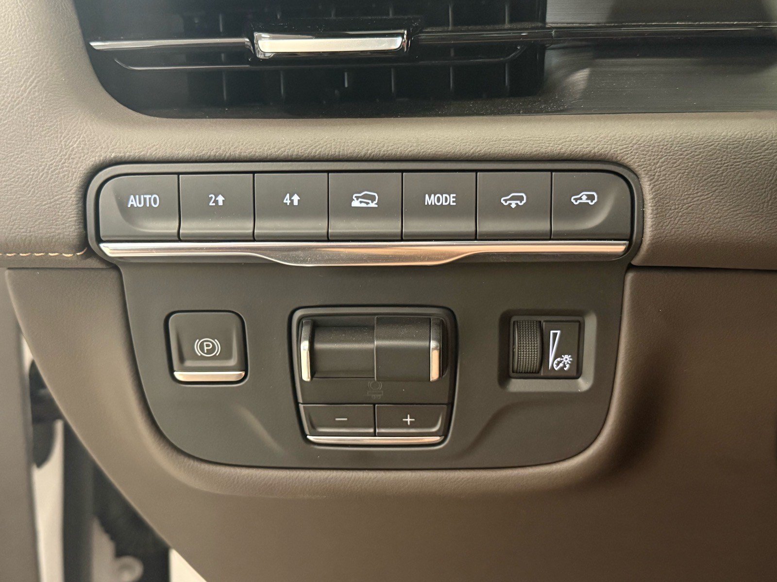 Used 2023 Cadillac Escalade Premium Luxury w/ Performance Package AWD/4WD image 20
