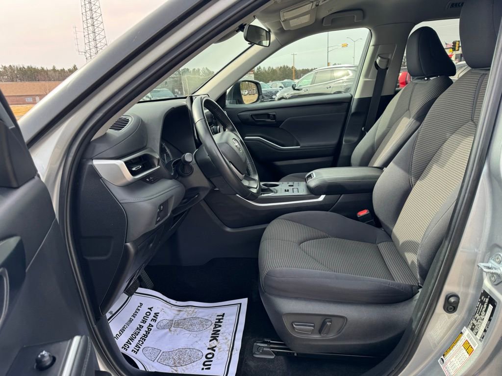 Used 2024 Toyota Highlander LE image 13