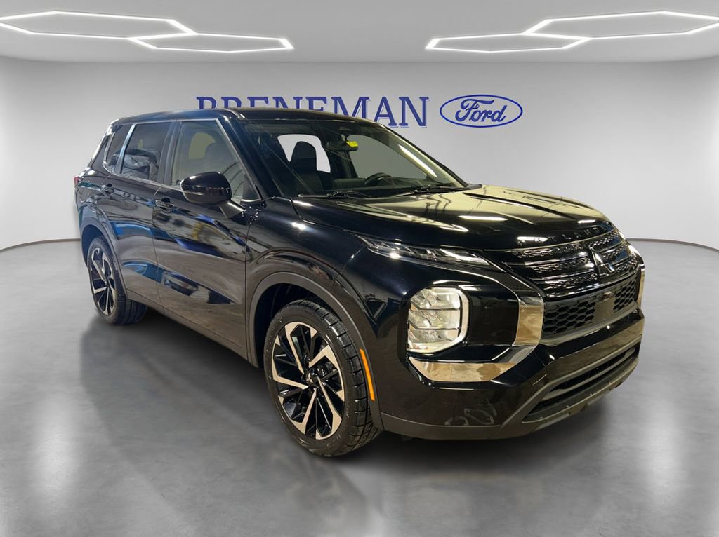 Used 2022 Mitsubishi Outlander ES AWD/4WD image 3