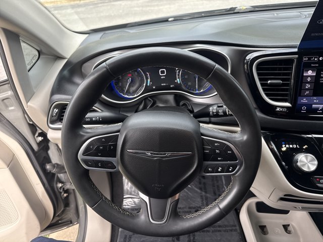 Used 2022 Chrysler Pacifica Touring-L FWD image 22
