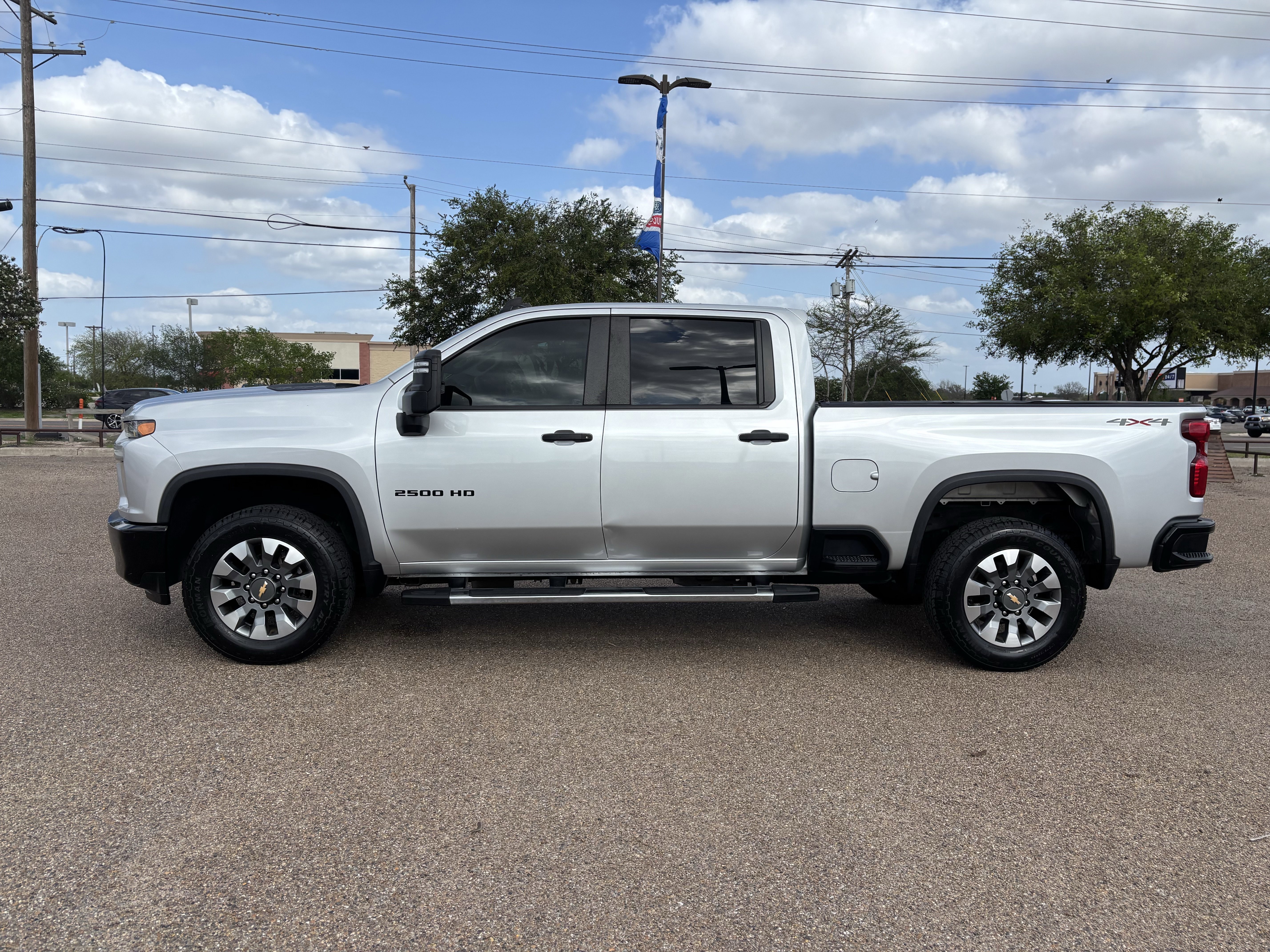 Used 2022 Chevrolet Silverado 2500 Custom w/ Custom Value Package image 3