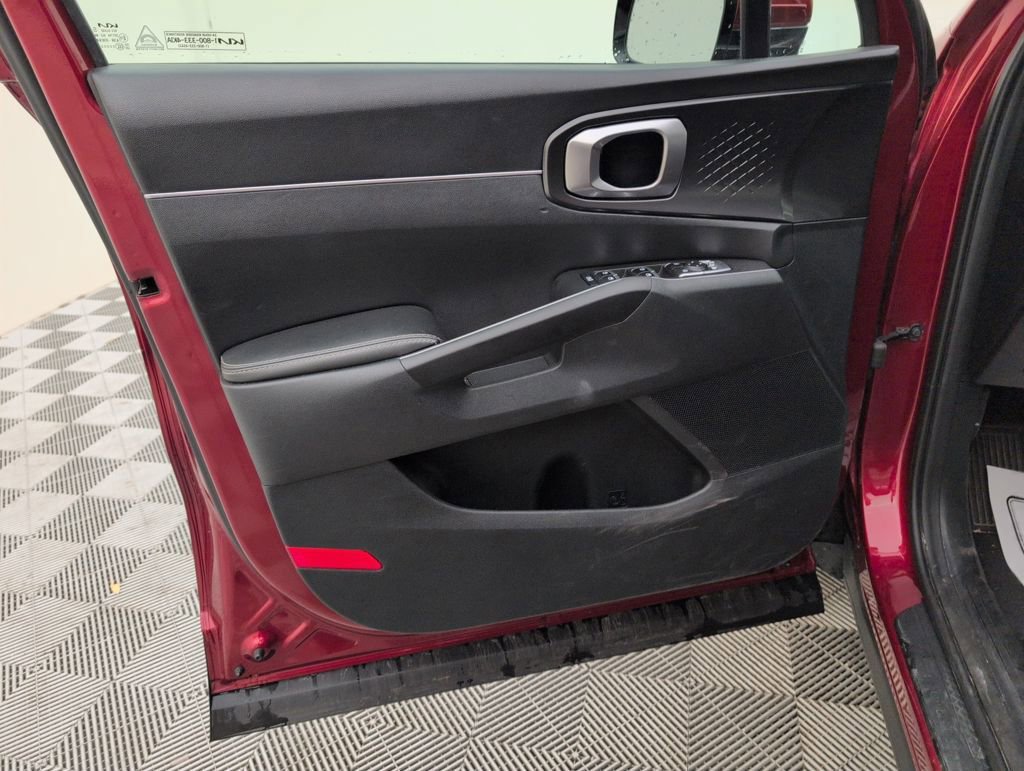 Used 2023 Kia Sorento LX image 35