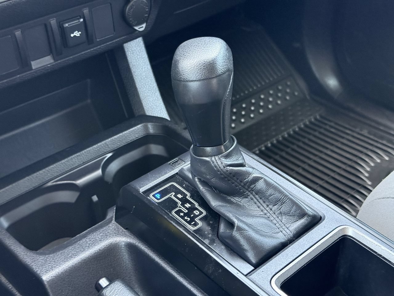 Used 2022 Toyota Tacoma SR w/ SR Convenience Package RWD image 20