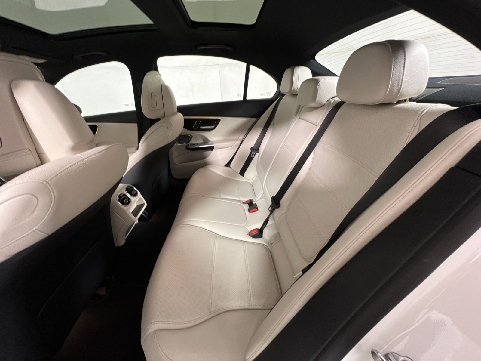 Used 2024 Mercedes-Benz C 300 4MATIC Sedan image 24