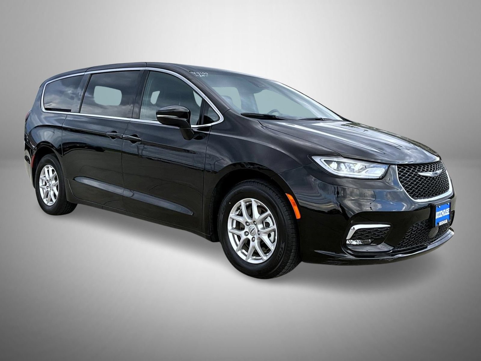Used 2025 Chrysler Pacifica Select FWD image 3