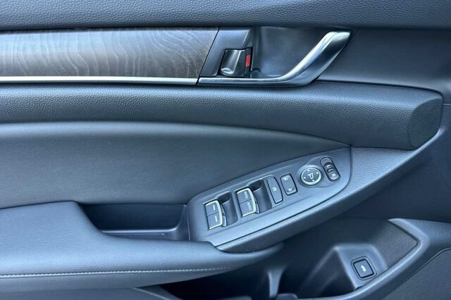 Used 2020 Honda Accord EX image 11