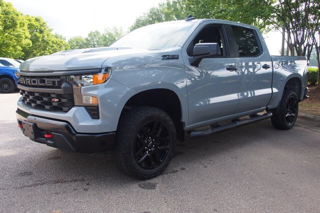 Used 2024 Chevrolet Silverado 1500 Custom Trail Boss w/ LPO, Dark Essentials Package AWD/4WD image 3