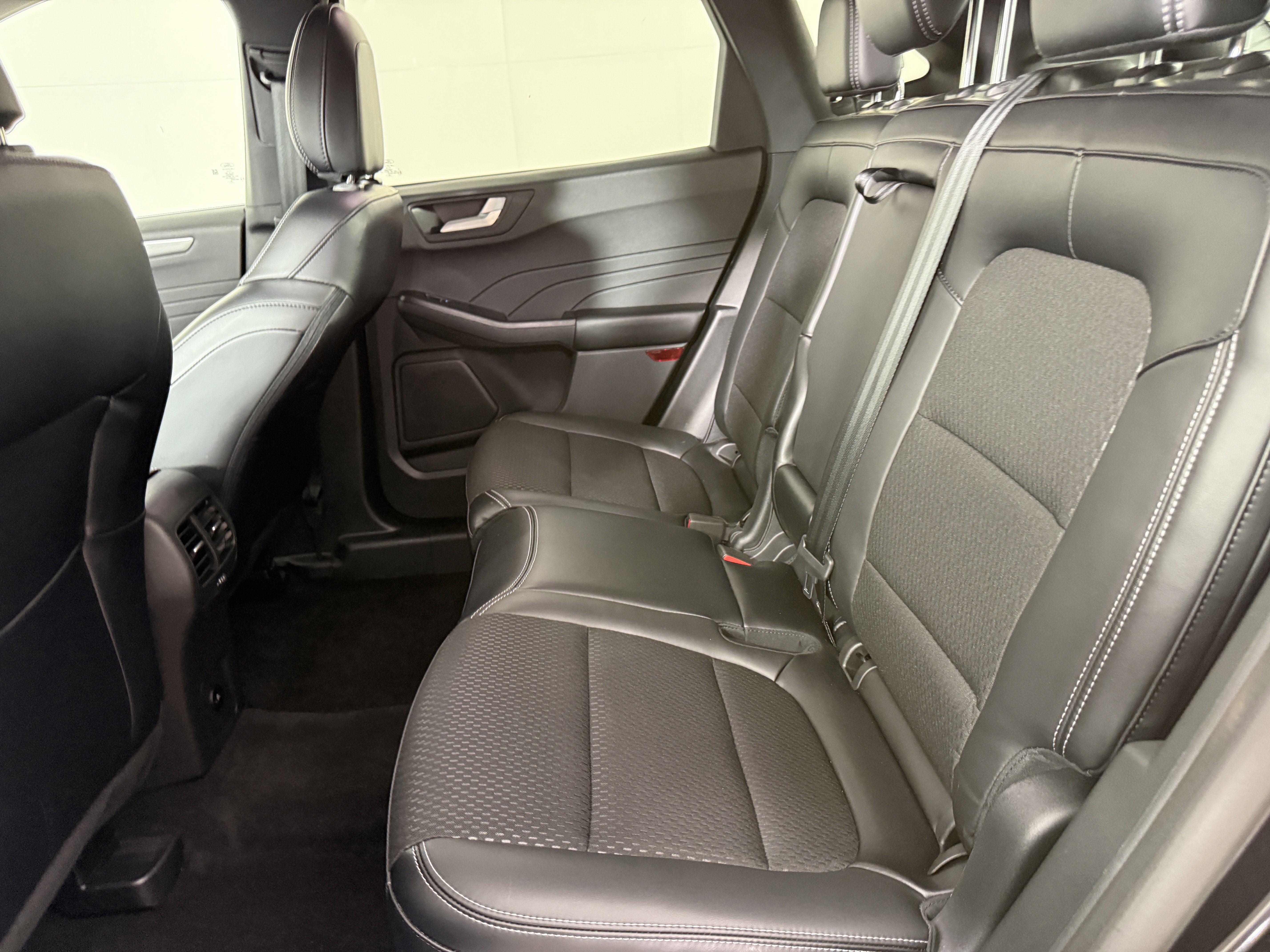 Certified 2025 Ford Escape SE FWD image 13