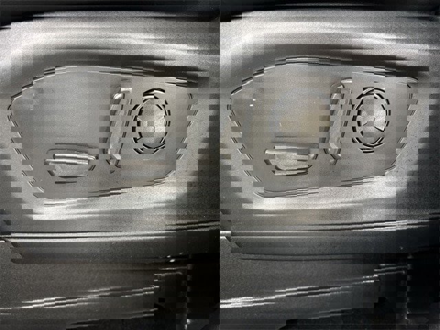 Certified 2022 Ford Explorer XLT w/ Equipment Group 202A image 4