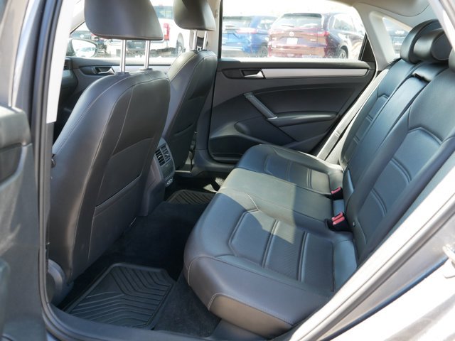 Used 2021 Volkswagen Passat 2.0T SE FWD image 16